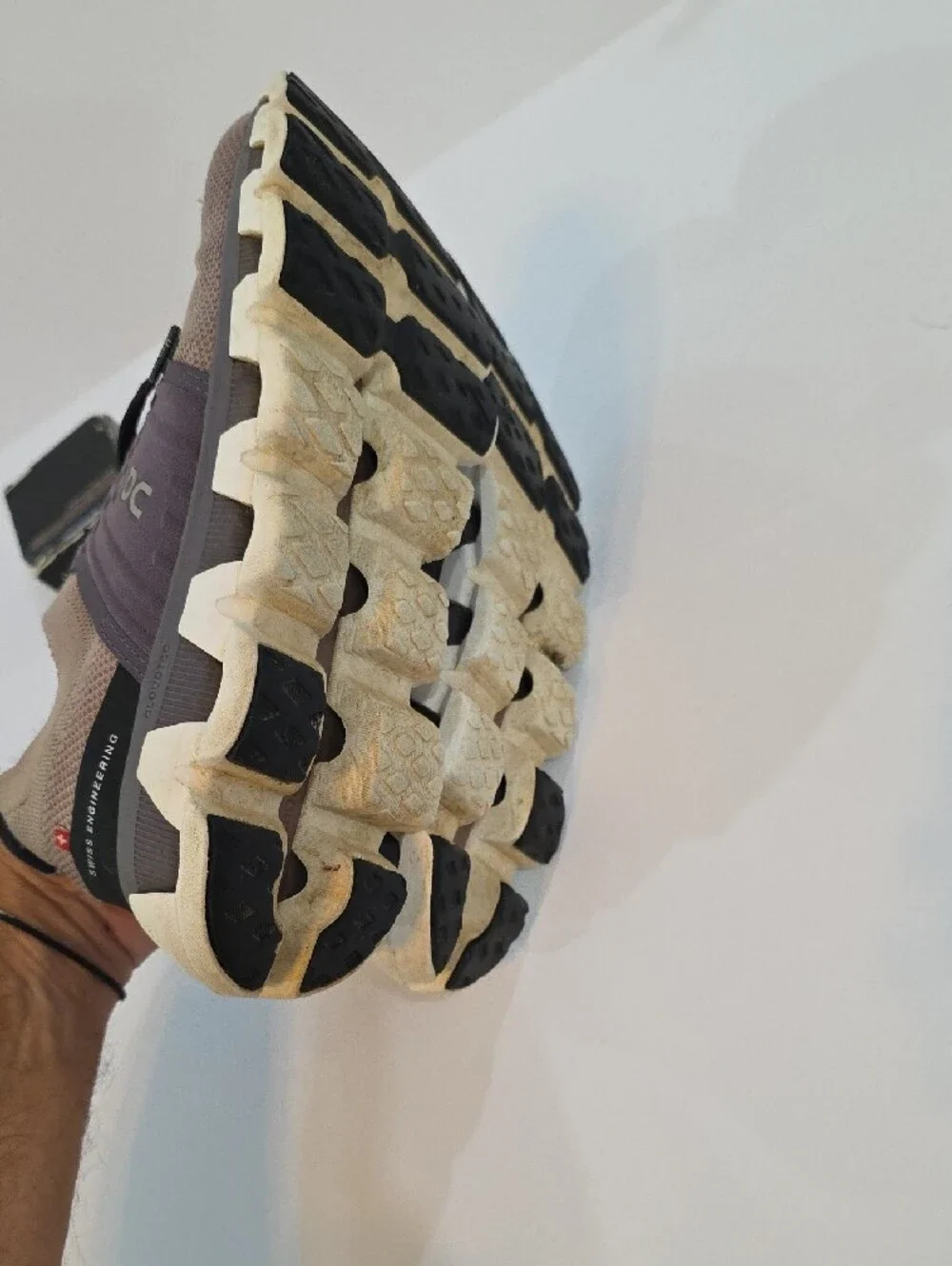 On Running CloudSwift Women's  Sneakers in Taupe and Black Size 8.5